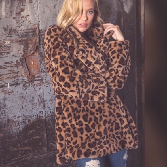 ANIMAL PRINT FAUX FUR COAT🍁 - Picture 2 of 5